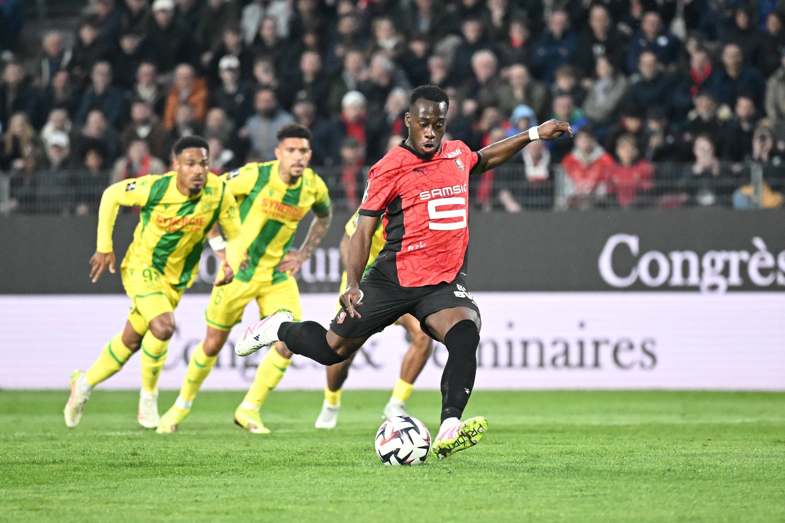 2200万身价！法媒：热刺追求雷恩前锋卡里姆恩多，雷恩要价3000万