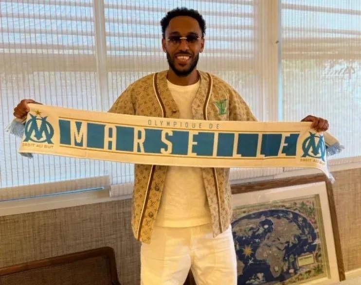 1夜6大转会！蓝军敲定铁卫，奥巴梅扬重返法甲，土超迎3大新援