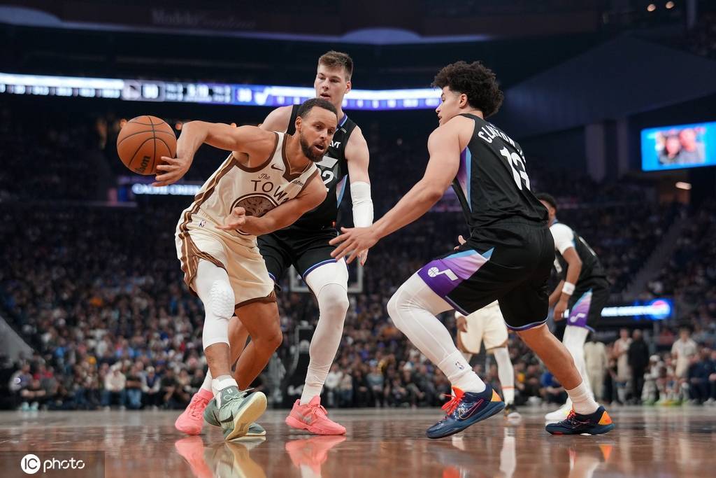 库三疯31分再现控分名场面 反跑挑篮球感已近无敌