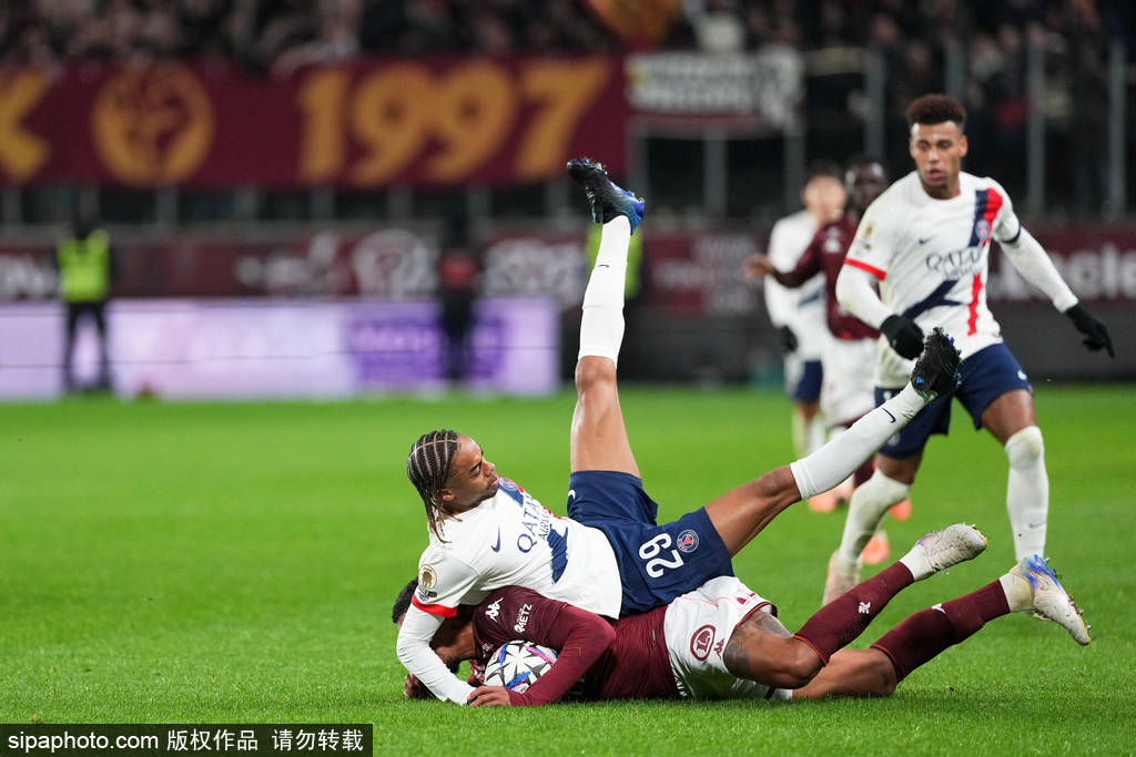 法甲-18岁新星处子球拉莫斯杜埃破门 巴黎3-2梅斯迎两连胜